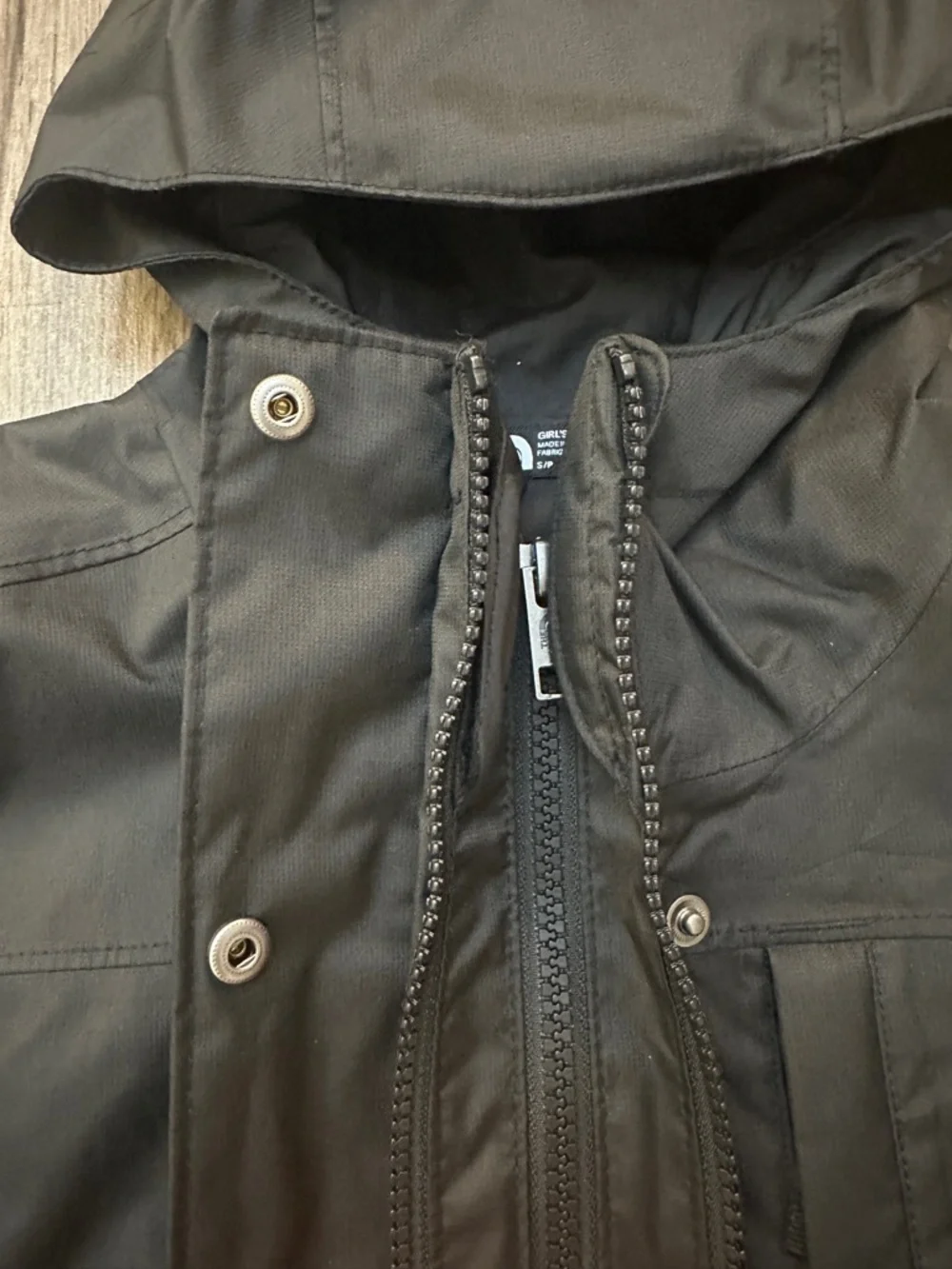 The North Face Waterproof Shell Jacket Girls S(7/8) Black DOWN JACKET IS MISSI